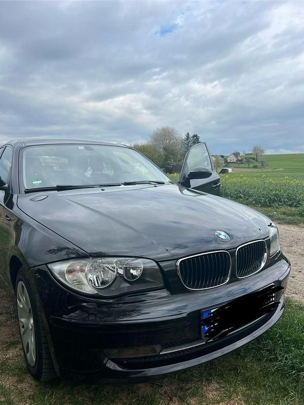 Gebraucht BMW 116 122 PS (89 kW) 2009 Schwarz Kleinwagen