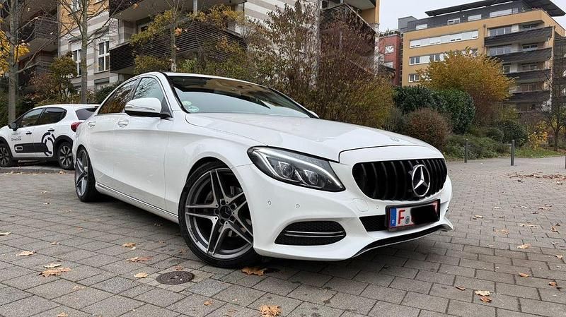 Weiß Gebraucht 2014 Mercedes C220 Avantgarde Limousine | 12.900 € - Bild 1/4