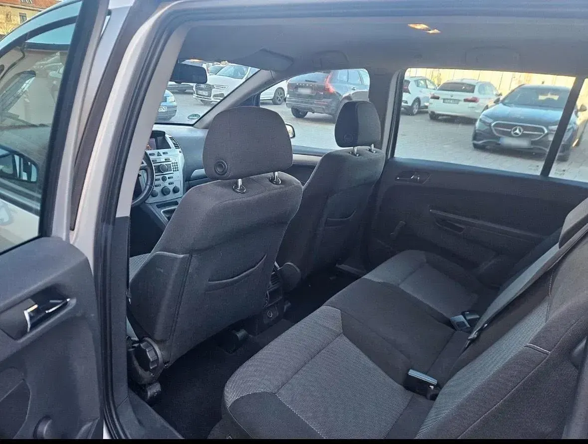 Gebraucht Opel Zafira 110 PS (80 kW) 2009 Silber Van / Kleinbus