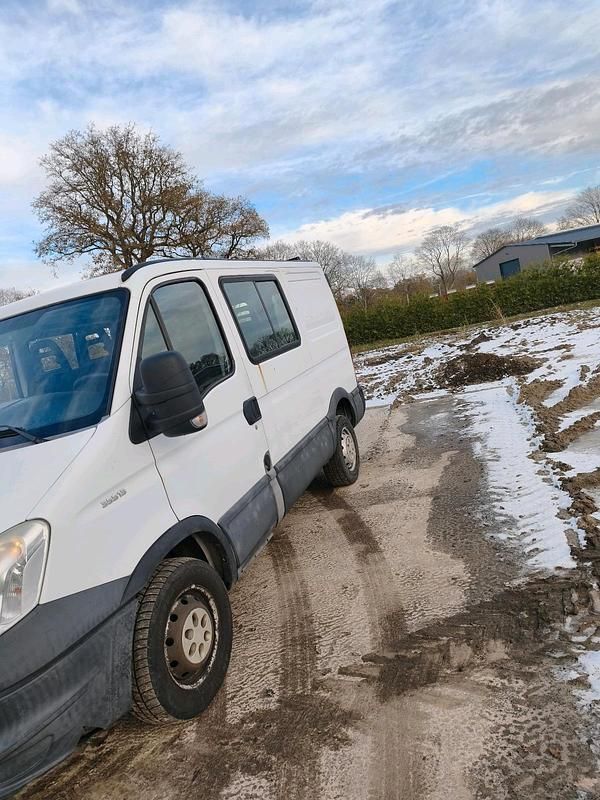 Gebraucht Iveco Daily 126 PS (92 kW) 2013 Weiß Limousine