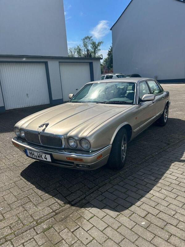 Gold Gebraucht 1996 Jaguar XJ6 Executive Limousine | 7.500 € - Bild 1/4