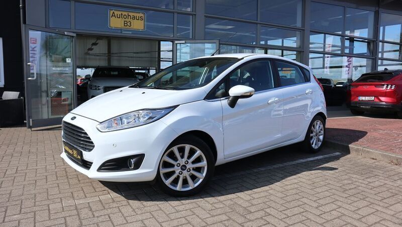 Weiß Gebraucht 2016 Ford Fiesta Cool & Sound Edition Kleinwagen | 8.778 € (Teuer) - Bild 1/4