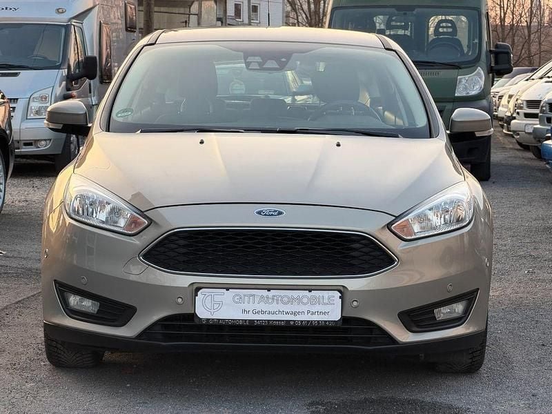 Gebraucht Ford Focus Business Edition 125 PS (91 kW) 2015 Grau Limousine