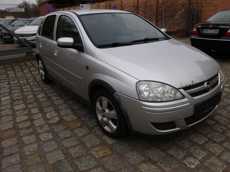Second-hand Opel Corsa Edition 60 CP (44 kW) 2005 Argintiu Hatchback
