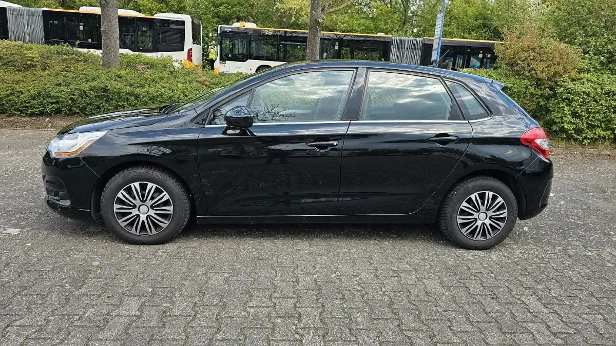 Używany Citroën C4 Tendance 120 KM (88 kW) 2013 Czarny Sedan/Limuzyna