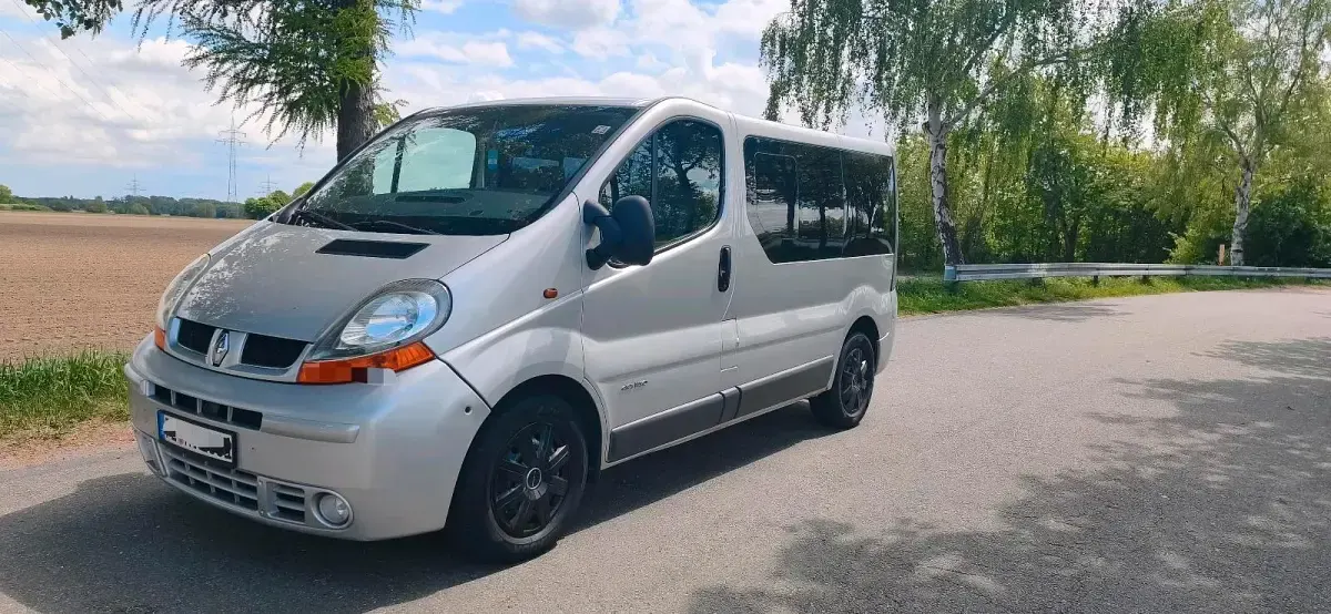 Gebraucht Renault Trafic 135 PS (99 kW) 2004 Silber Van / Kleinbus