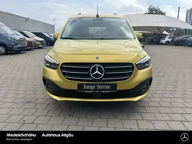 Gebraucht Mercedes T180 Progressive 131 PS (96 kW) 2025 Limonitgelb Van / Kleinbus