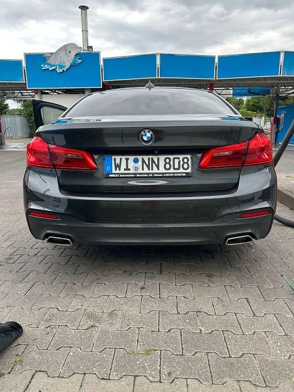 Grau Gebraucht 2017 BMW 520 M Sport Limousine | 19.999 € (Teuer) - Bild 1/4