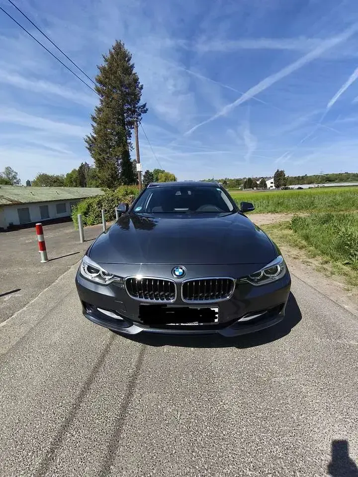 Gebraucht BMW 318 Sport Line 143 PS (105 kW) 2013 Grau Kombi
