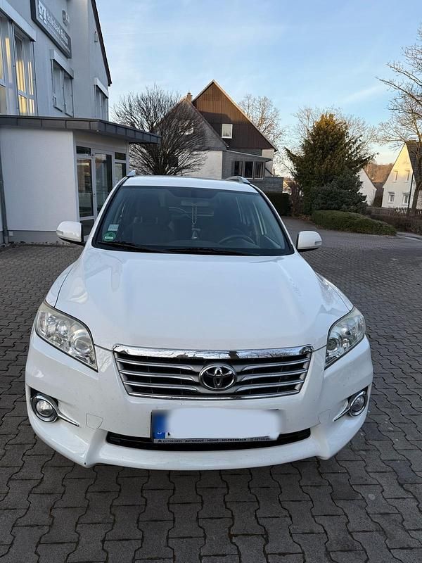 Weiß Gebraucht 2012 Toyota RAV4 SUV | 8.700 € (Fairer Preis) - Bild 1/4