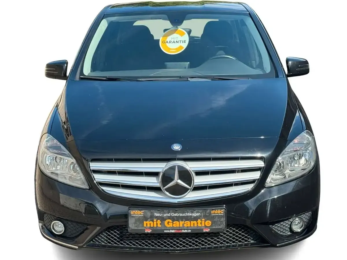 Gebraucht Mercedes B180 122 PS (89 kW) 2012 Schwarz Kleinwagen