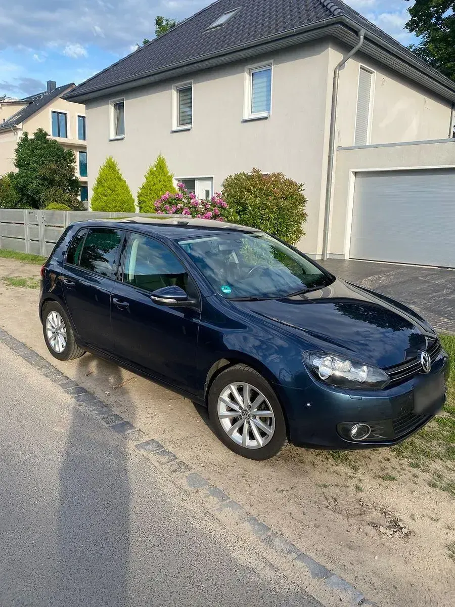 Gebraucht VW Golf VI Team 122 PS (89 kW) 2011 Blau Kleinwagen
