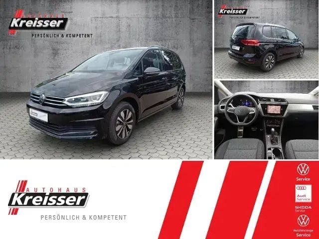 Schwarz (deep black perleffekt) Gebraucht 2024 VW Touran Move Van / Kleinbus | 38.450 € (Fairer Preis) - Bild 1/3
