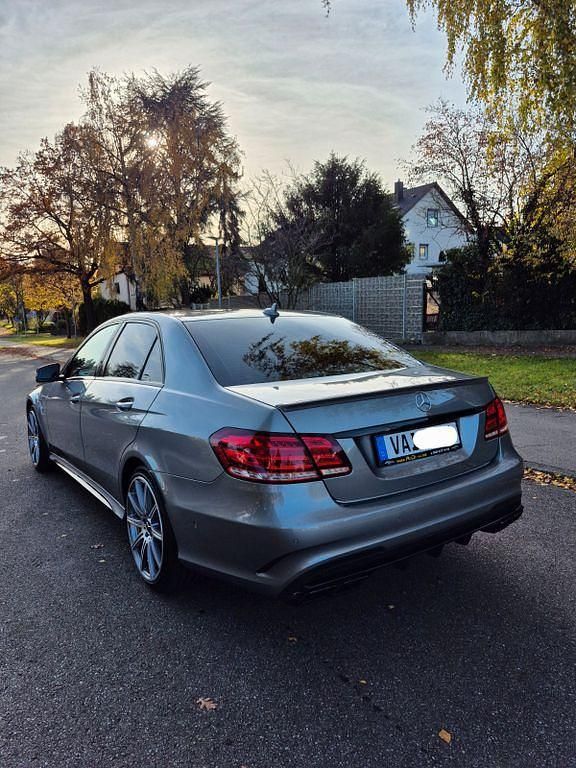Grau Gebraucht 2014 Mercedes E63 AMG AMG Limousine | 35.000 € (Fairer Preis) - Bild 1/4
