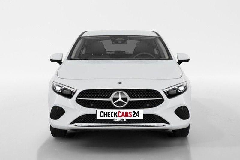 Gebraucht Mercedes A250 Progressive 163 PS (119 kW) 2024 Weiß Limousine