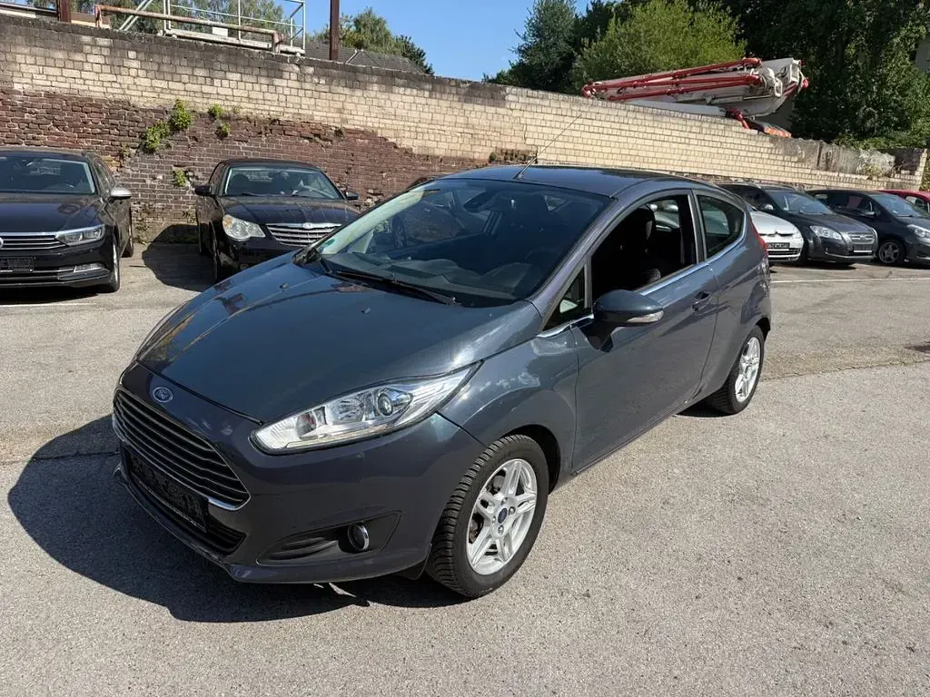 Gebraucht Ford Fiesta Titanium 80 PS (58 kW) 2013 Grau Limousine