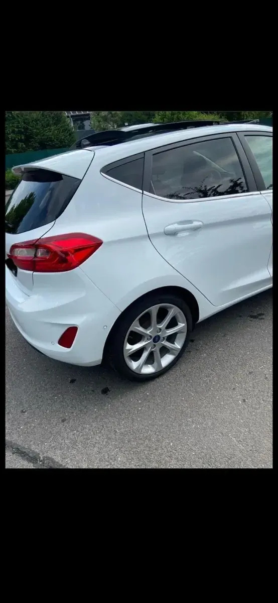 Gebraucht Ford Fiesta Titanium 101 PS (74 kW) 2017 Weiß Kleinwagen