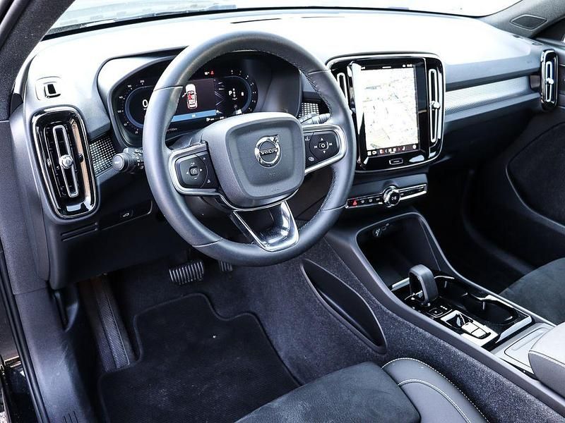 Gebraucht Volvo XC40 Plus 163 PS (119 kW) 2023 Onyx black SUV