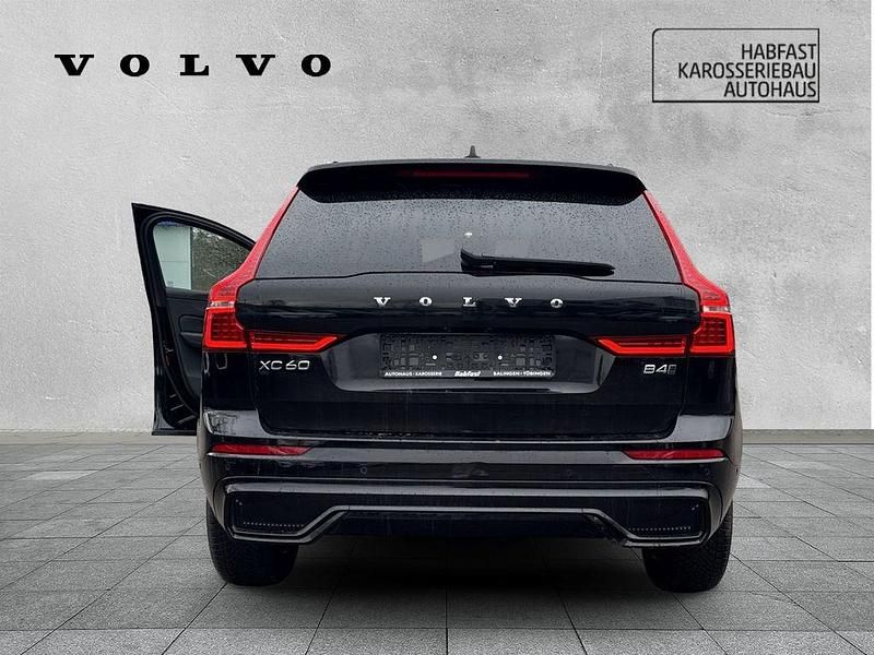 Gebraucht Volvo XC60 Plus 197 PS (144 kW) 2023 Onyx black / metallic SUV