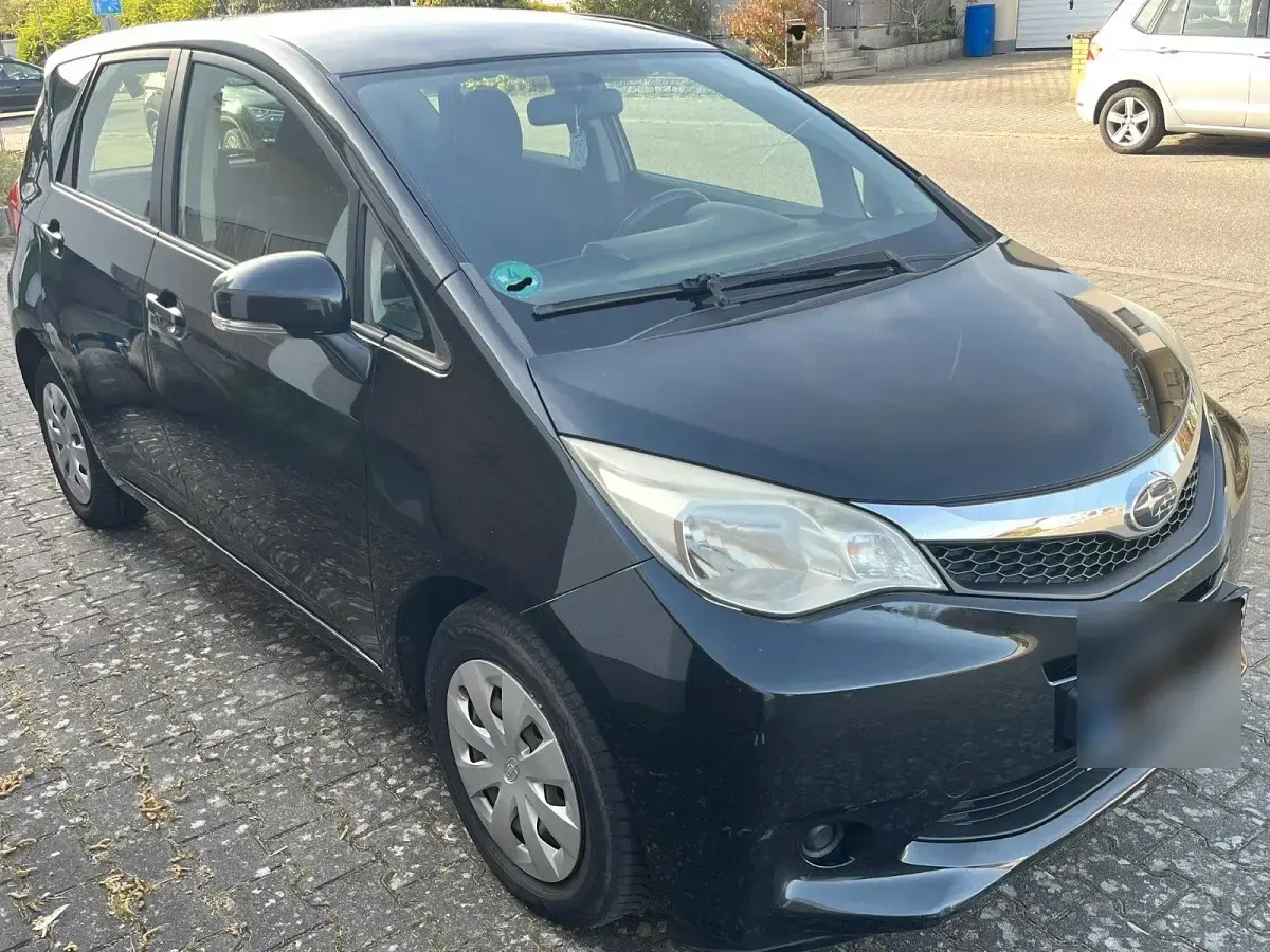 Gebraucht Subaru Trezia 99 PS (72 kW) 2011 Schwarz Kleinwagen