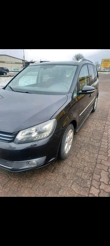 Gebraucht VW Touran 105 PS (77 kW) 2011 Schwarz Van / Kleinbus