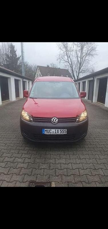 Rot Gebraucht 2013 VW Caddy Maxi Startline Van / Kleinbus | 6.800 € (Guter Preis) - Bild 1/4