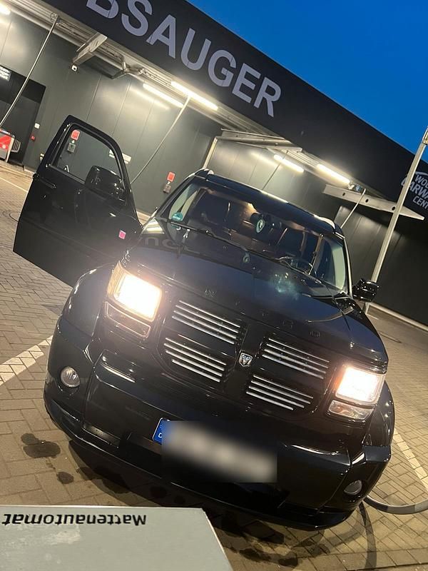 Schwarz Gebraucht 2009 Dodge Nitro SUV | 7.000 € - Bild 1/4