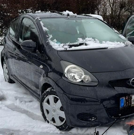 Schwarz Gebraucht 2011 Toyota Aygo Kleinwagen | 2.599 € (Fairer Preis) - Bild 1/4