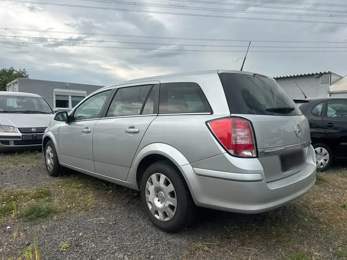 Gebraucht Opel Astra 110 PS (80 kW) 2010 Grau Kombi