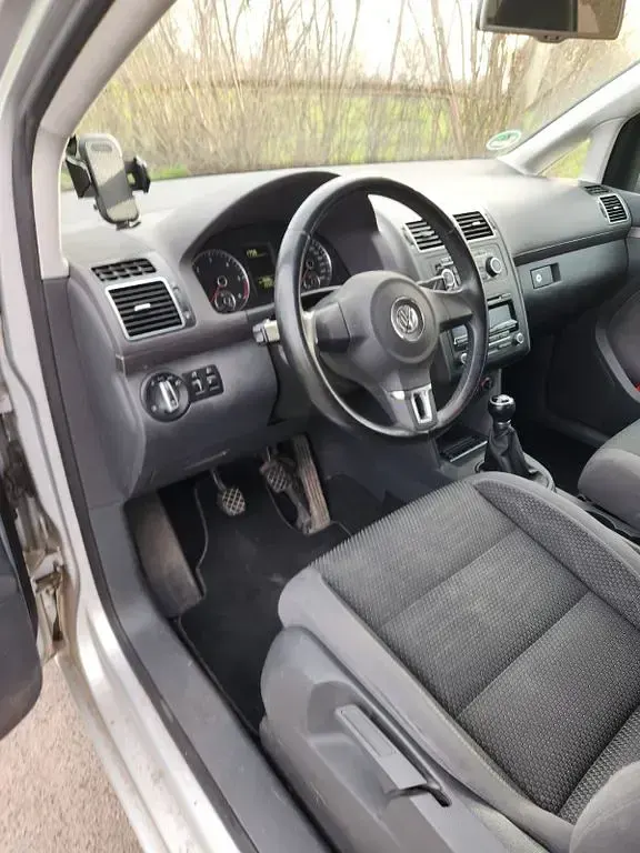 Gebraucht VW Touran Comfortline 105 PS (77 kW) 2012 Silber Van / Kleinbus