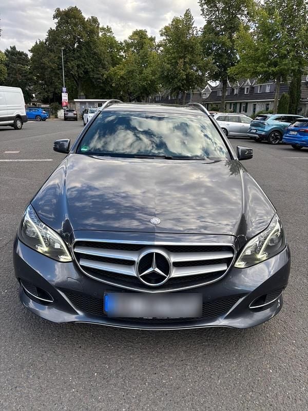 Grau Gebraucht 2014 Mercedes E250 Kombi | 10.600 € (Fairer Preis) - Bild 1/4