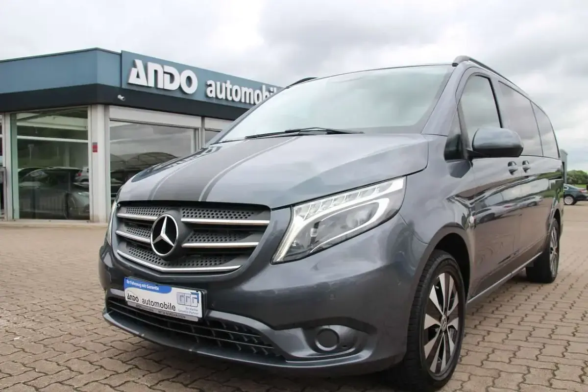 Gebraucht Mercedes Vito 163 PS (119 kW) 2016 Flintgrau metallic Van