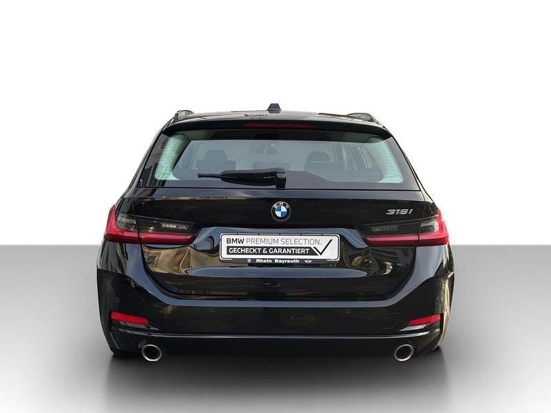 Gebraucht BMW 318 156 PS (114 kW) 2023 Schwarz uni Kombi