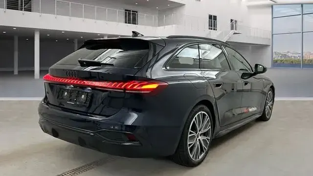 Second-hand Audi A5 S-line plus 204 CP (150 kW) 2026 Albastru Break