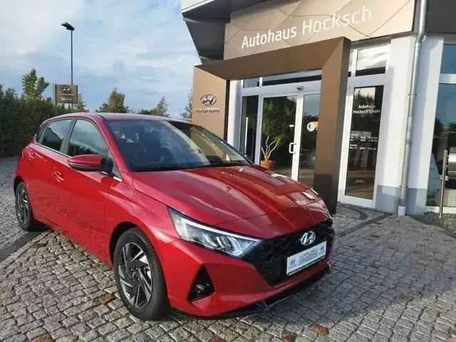 Dragon red Gebraucht 2023 Hyundai i20 Limousine | 17.990 € (Fairer Preis) - Bild 1/4