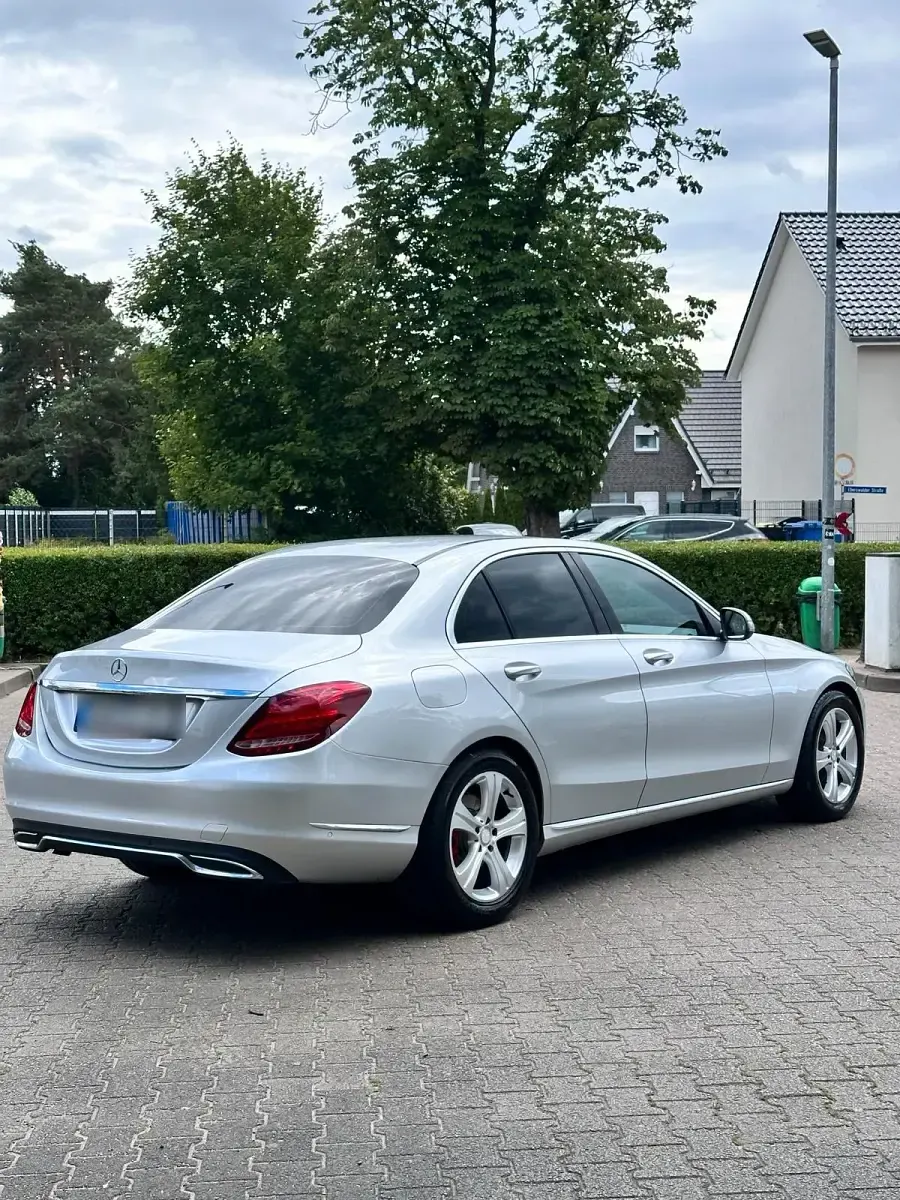 Gebraucht Mercedes C180 156 PS (114 kW) 2015 Silber Limousine