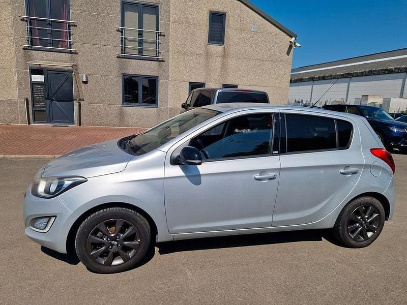 Gebraucht Hyundai i20 GO! 75 PS (55 kW) 2014 Silber Limousine