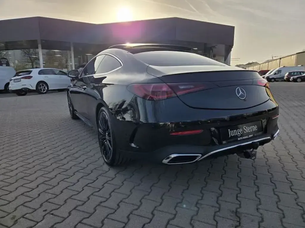 Gebraucht Mercedes 220 197 PS (144 kW) 2025 Lack obsidianschwarz (metallic) Coupé