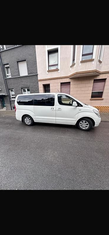 Gebraucht Hyundai H-1 170 PS (125 kW) 2009 Weiß Van / Kleinbus