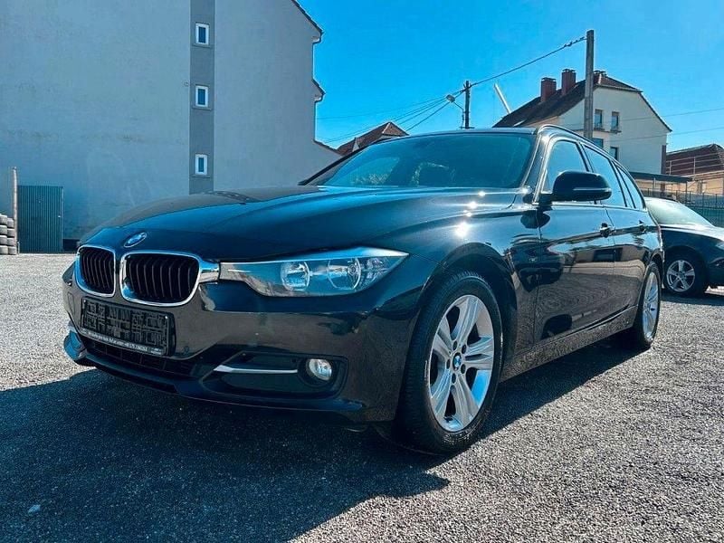 Gebraucht BMW 318 Sport Line 143 PS (105 kW) 2013 Schwarz Limousine