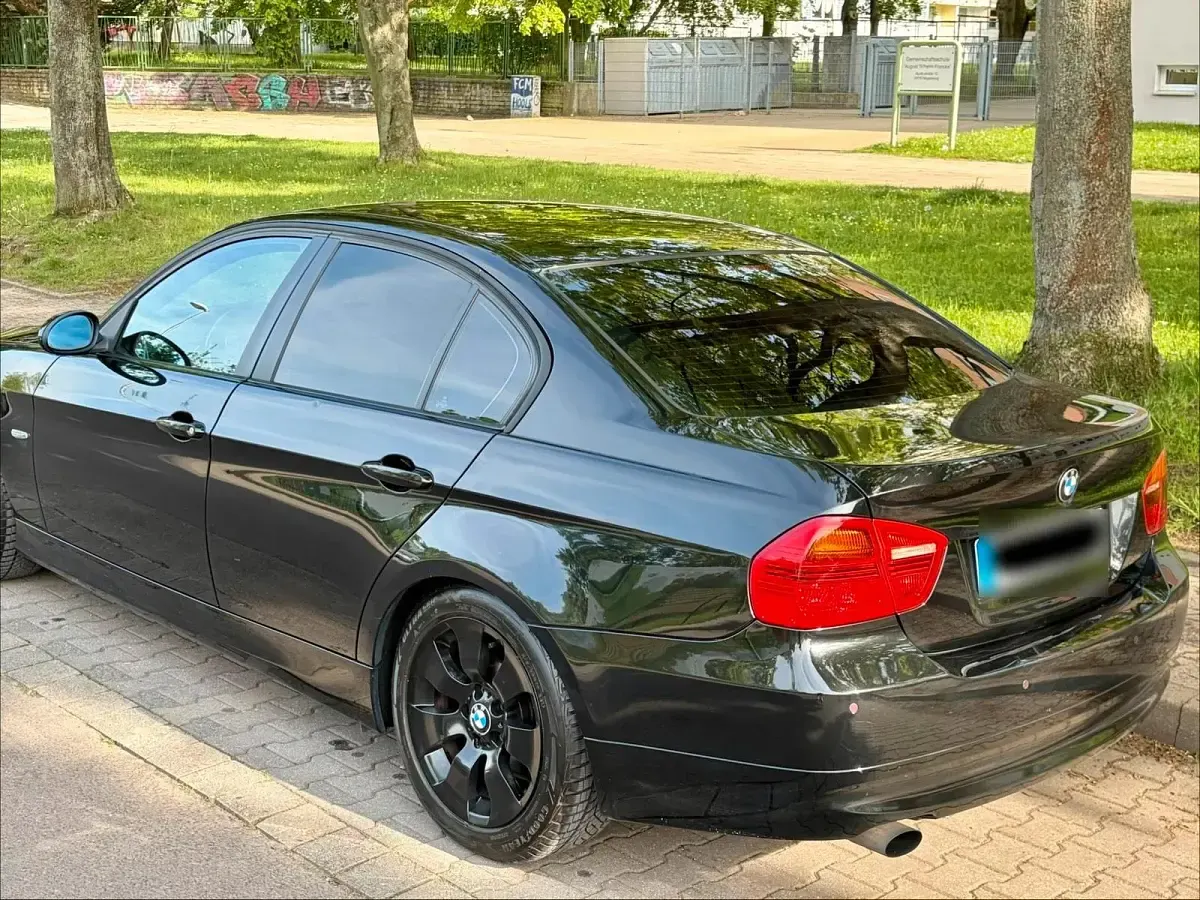 Gebraucht BMW 320 163 PS (119 kW) 2006 Schwarz Limousine