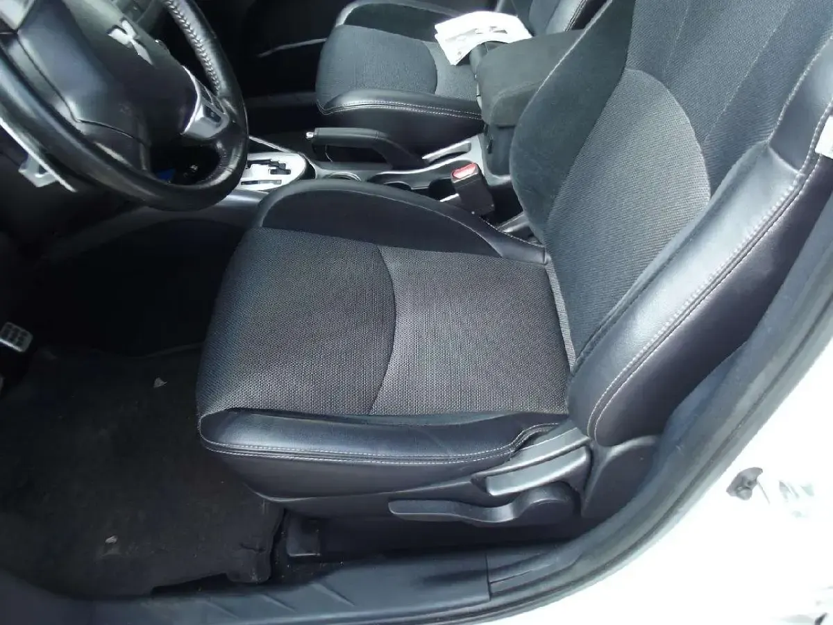 Gebraucht Mitsubishi Outlander Invite 147 PS (108 kW) 2012 Weiß SUV