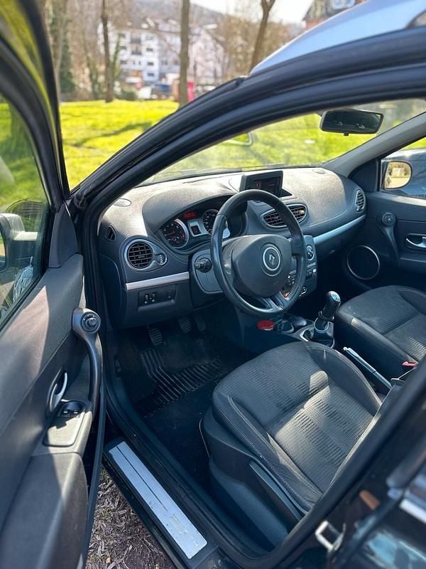 Gebraucht Renault Clio GrandTour 100 PS (73 kW) 2011 Braun Kombi