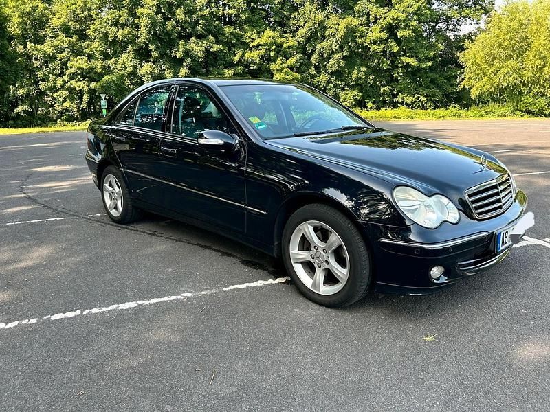 Schwarz Gebraucht 2004 Mercedes C180 Limousine | 3.000 € (Teuer) - Bild 1/4