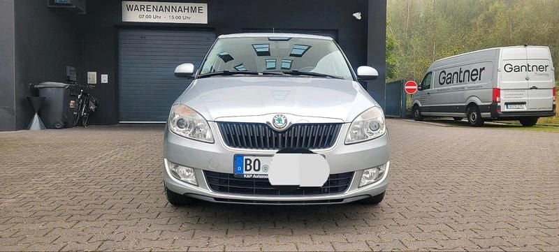 Silber Gebraucht 2012 Skoda Fabia Kleinwagen | 2.999 € (Superpreis) - Bild 1/4
