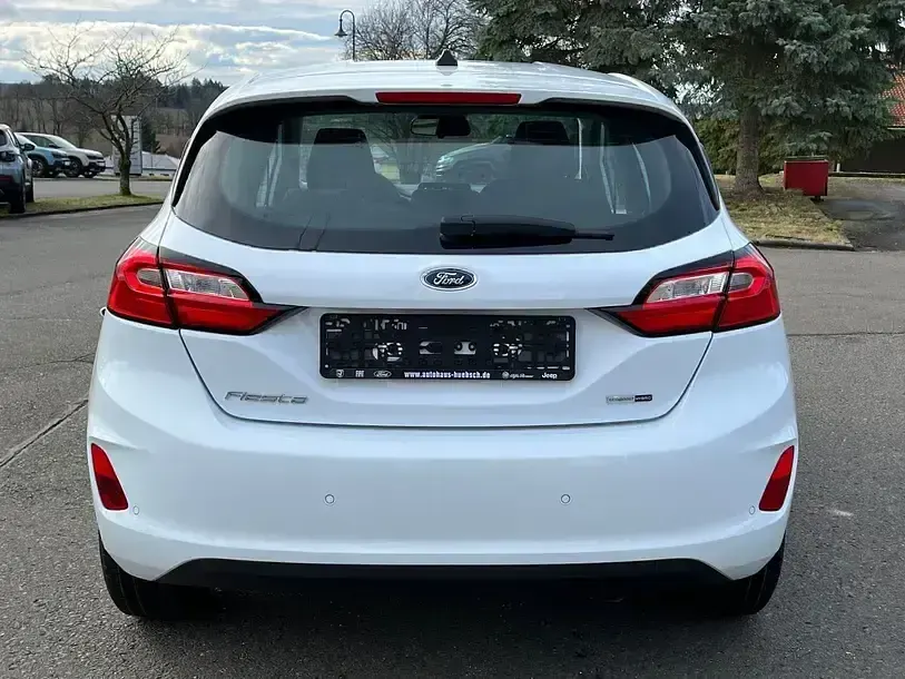Gebraucht Ford Fiesta Titanium 125 PS (91 kW) 2023 Frostweiß Kleinwagen