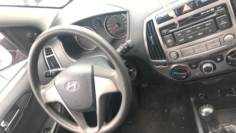 Gebraucht Hyundai i20 Edition 86 PS (63 kW) 2013 Rot Kleinwagen