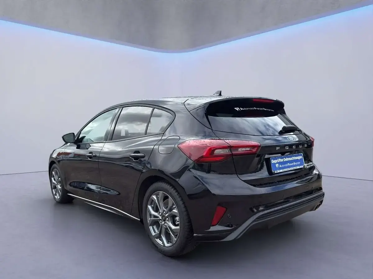 Gebraucht Ford Focus ST-Line X 125 PS (91 kW) 2024 Agate black metallic Limousine