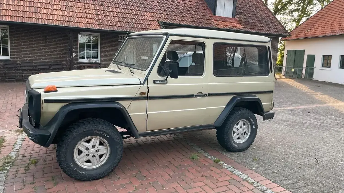 Gebraucht Mercedes G300 98 PS (72 kW) 1982 Silber SUV