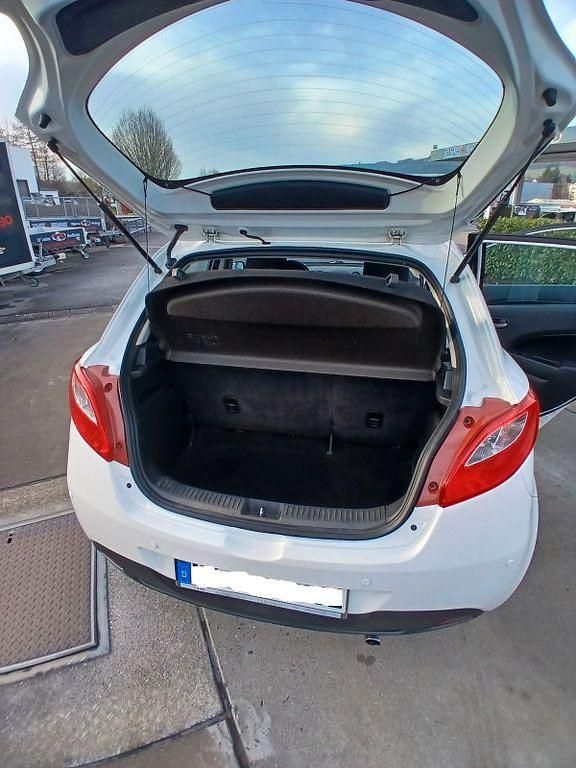 Gebraucht Mazda 2 75 PS (55 kW) 2012 Weiß Limousine